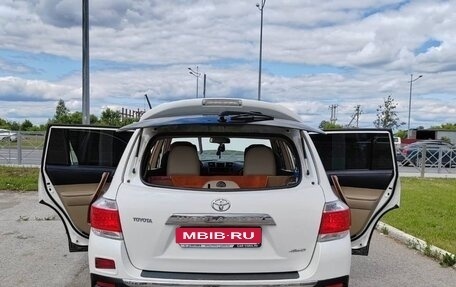 Toyota Highlander III, 2013 год, 1 900 000 рублей, 9 фотография