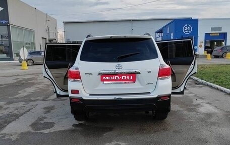 Toyota Highlander III, 2013 год, 1 900 000 рублей, 17 фотография