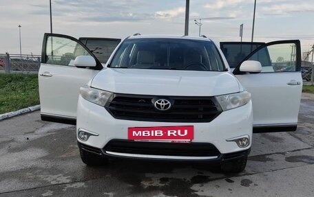 Toyota Highlander III, 2013 год, 1 900 000 рублей, 14 фотография