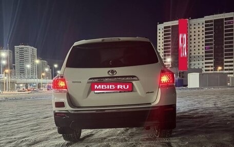 Toyota Highlander III, 2013 год, 1 900 000 рублей, 19 фотография