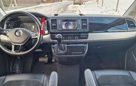 Volkswagen Multivan T6 рестайлинг, 2017 год, 3 900 000 рублей, 5 фотография