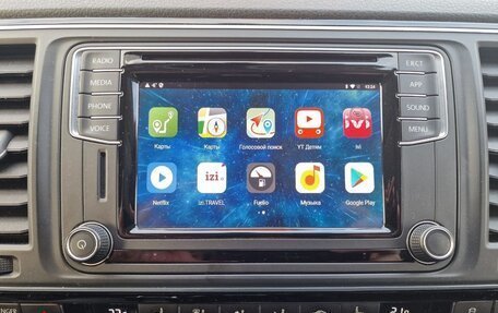 Volkswagen Multivan T6 рестайлинг, 2017 год, 3 900 000 рублей, 14 фотография