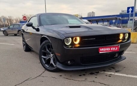 Dodge Challenger III рестайлинг 2, 2018 год, 3 500 000 рублей, 1 фотография