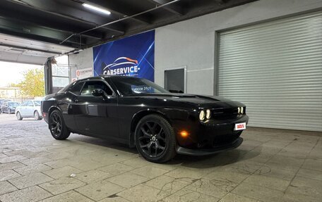 Dodge Challenger III рестайлинг 2, 2018 год, 3 500 000 рублей, 3 фотография
