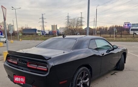 Dodge Challenger III рестайлинг 2, 2018 год, 3 500 000 рублей, 2 фотография
