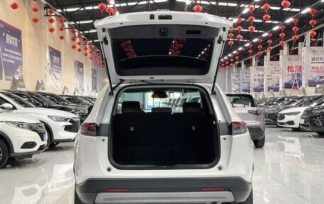 Honda Vezel, 2022 год, 2 150 000 рублей, 6 фотография