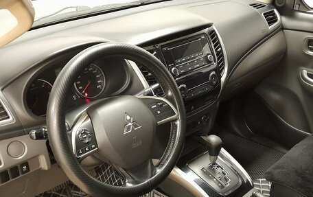 Mitsubishi L200 IV рестайлинг, 2015 год, 1 750 000 рублей, 10 фотография