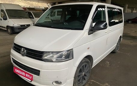 Volkswagen Multivan T5, 2013 год, 2 000 000 рублей, 2 фотография