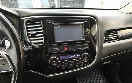 Mitsubishi Outlander III рестайлинг 3, 2016 год, 1 650 000 рублей, 13 фотография