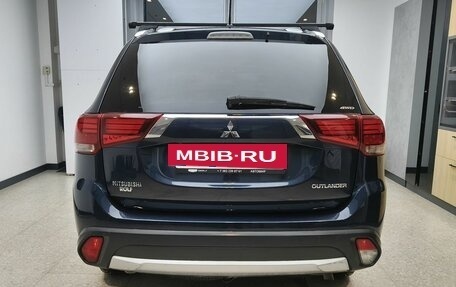 Mitsubishi Outlander III рестайлинг 3, 2016 год, 1 650 000 рублей, 6 фотография