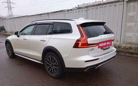 Volvo V60 Cross Country II, 2020 год, 3 500 730 рублей, 4 фотография