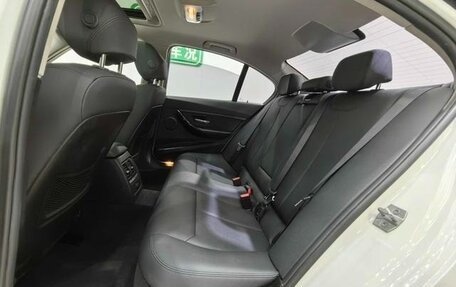 BMW 3 серия, 2017 год, 1 620 000 рублей, 11 фотография