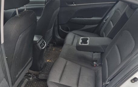 Hyundai Elantra VI рестайлинг, 2018 год, 950 000 рублей, 6 фотография