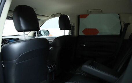 Mitsubishi Outlander III рестайлинг 3, 2021 год, 2 750 000 рублей, 11 фотография