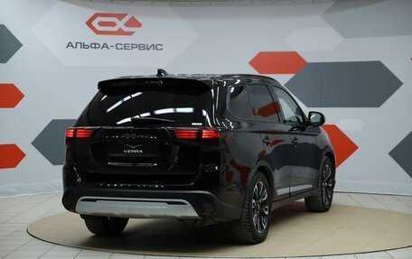 Mitsubishi Outlander III рестайлинг 3, 2021 год, 2 750 000 рублей, 5 фотография