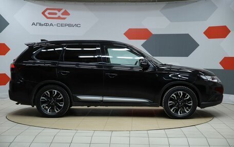 Mitsubishi Outlander III рестайлинг 3, 2021 год, 2 750 000 рублей, 4 фотография