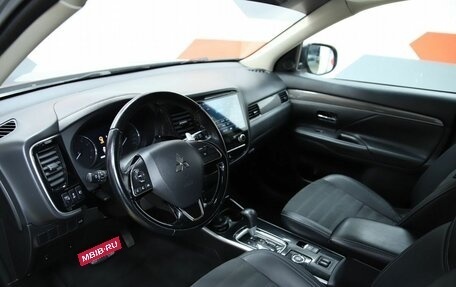 Mitsubishi Outlander III рестайлинг 3, 2021 год, 2 750 000 рублей, 10 фотография