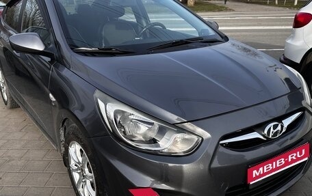 Hyundai Solaris II рестайлинг, 2012 год, 970 000 рублей, 1 фотография