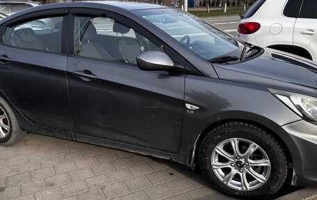 Hyundai Solaris II рестайлинг, 2012 год, 970 000 рублей, 3 фотография