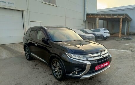 Mitsubishi Outlander III рестайлинг 3, 2018 год, 1 999 000 рублей, 4 фотография