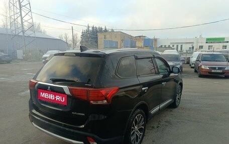 Mitsubishi Outlander III рестайлинг 3, 2018 год, 1 999 000 рублей, 3 фотография