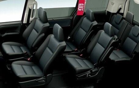 Toyota Voxy III, 2019 год, 2 850 000 рублей, 4 фотография