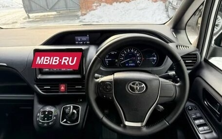 Toyota Voxy III, 2019 год, 2 850 000 рублей, 2 фотография