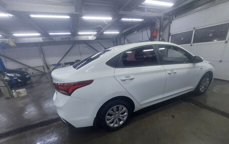 Hyundai Solaris II рестайлинг, 2017 год, 1 600 000 рублей, 3 фотография