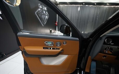 Rolls-Royce Cullinan, 2024 год, 62 990 000 рублей, 19 фотография