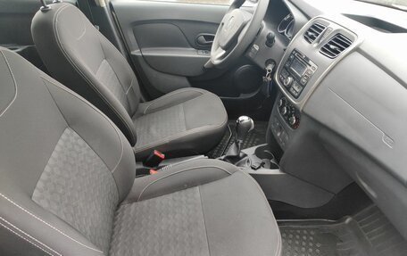 Renault Logan II, 2017 год, 939 000 рублей, 9 фотография