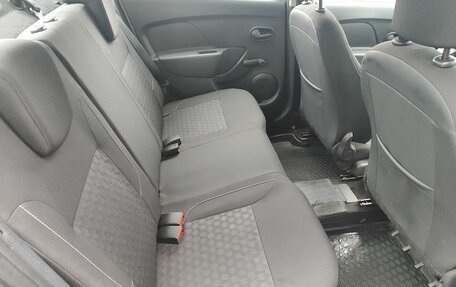 Renault Logan II, 2017 год, 939 000 рублей, 12 фотография