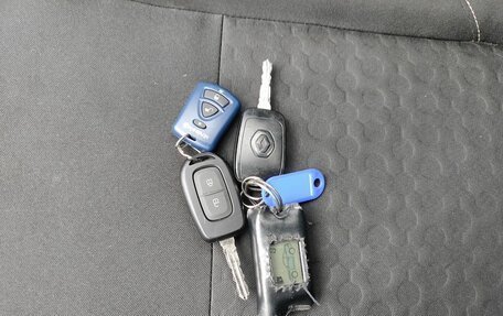 Renault Logan II, 2017 год, 939 000 рублей, 15 фотография