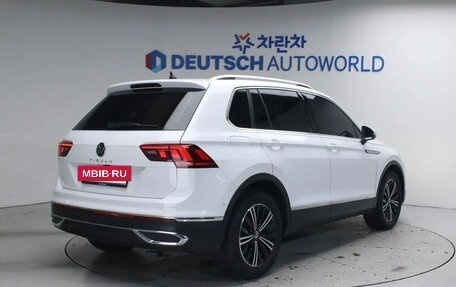 Volkswagen Tiguan II, 2022 год, 2 836 911 рублей, 3 фотография