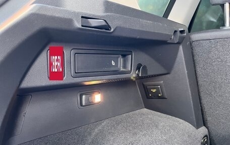 Volkswagen Tiguan II, 2018 год, 3 100 000 рублей, 26 фотография