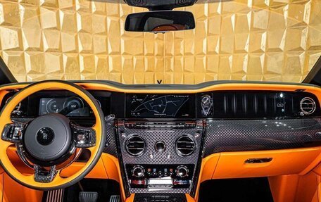 Rolls-Royce Cullinan, 2025 год, 89 990 000 рублей, 12 фотография