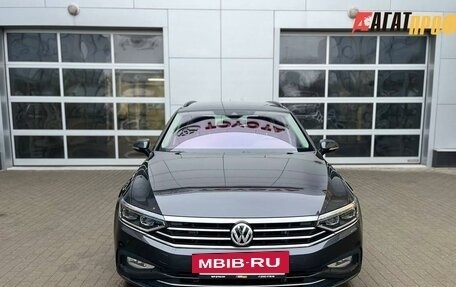 Volkswagen Passat B8 рестайлинг, 2020 год, 2 990 000 рублей, 2 фотография