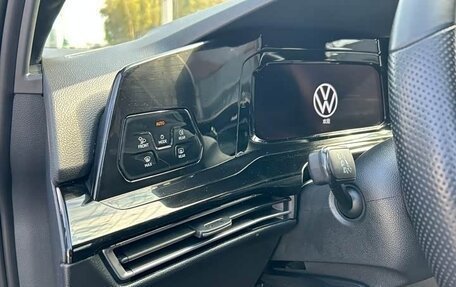 Volkswagen Golf VIII, 2022 год, 2 020 000 рублей, 15 фотография