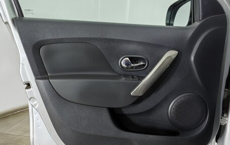 Renault Logan II, 2015 год, 655 000 рублей, 23 фотография