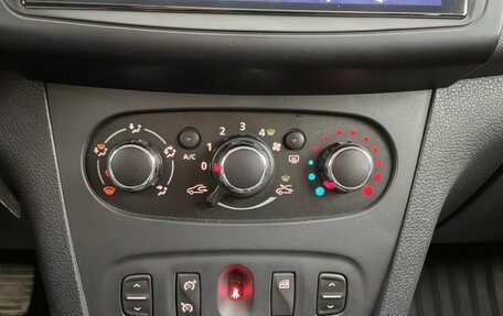 Renault Logan II, 2015 год, 655 000 рублей, 19 фотография