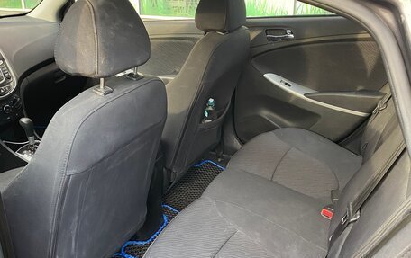 Hyundai Solaris II рестайлинг, 2013 год, 750 000 рублей, 1 фотография