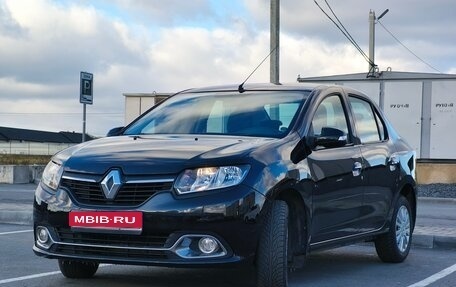 Renault Logan II, 2015 год, 900 000 рублей, 1 фотография