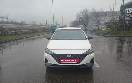 Hyundai Solaris II рестайлинг, 2021 год, 1 350 000 рублей, 4 фотография