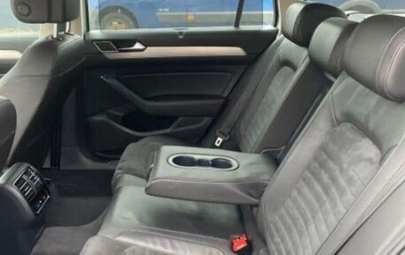 Volkswagen Passat B8 рестайлинг, 2015 год, 1 680 000 рублей, 9 фотография