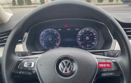 Volkswagen Passat B8 рестайлинг, 2015 год, 1 680 000 рублей, 11 фотография