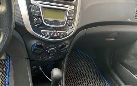 Hyundai Solaris II рестайлинг, 2013 год, 750 000 рублей, 3 фотография