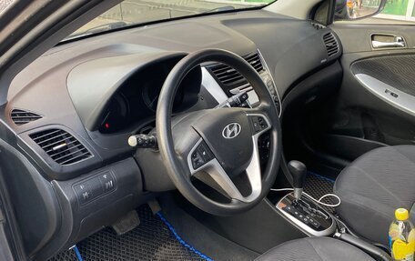 Hyundai Solaris II рестайлинг, 2013 год, 750 000 рублей, 4 фотография