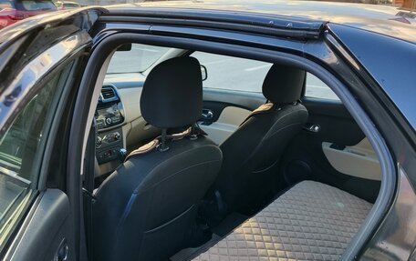 Renault Logan II, 2015 год, 900 000 рублей, 11 фотография