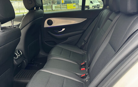 Mercedes-Benz E-Класс, 2017 год, 3 000 000 рублей, 14 фотография