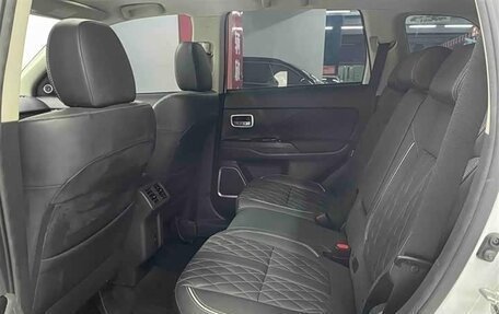 Mitsubishi Outlander III рестайлинг 3, 2022 год, 1 950 000 рублей, 11 фотография