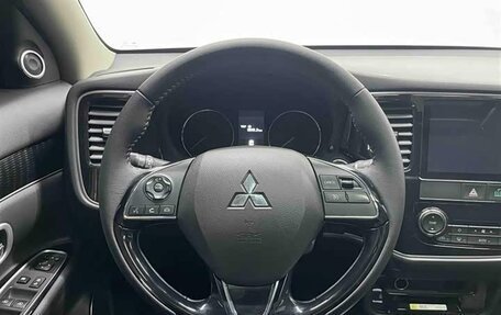 Mitsubishi Outlander III рестайлинг 3, 2022 год, 1 950 000 рублей, 9 фотография